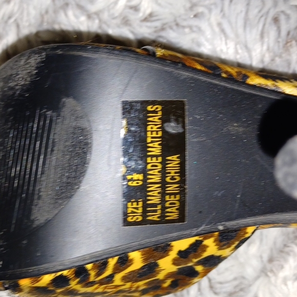 Super cute Leopard Peep Toe Stilletos - Picture 2 of 2